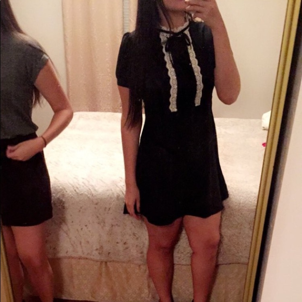 Cute black dress!